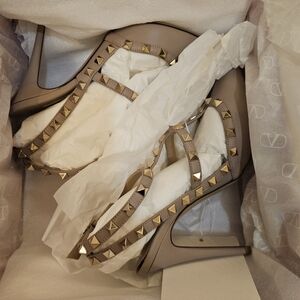 Valentino Women's Studded Heels New In Box Size 7
